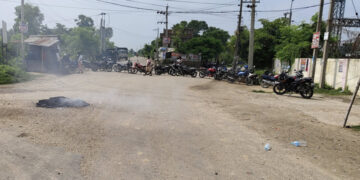 प्रहरी ज्यादती, मल अभाव र छोटी भन्सार सञ्चालनको माग गर्दै सिम्रौनगढ बन्द