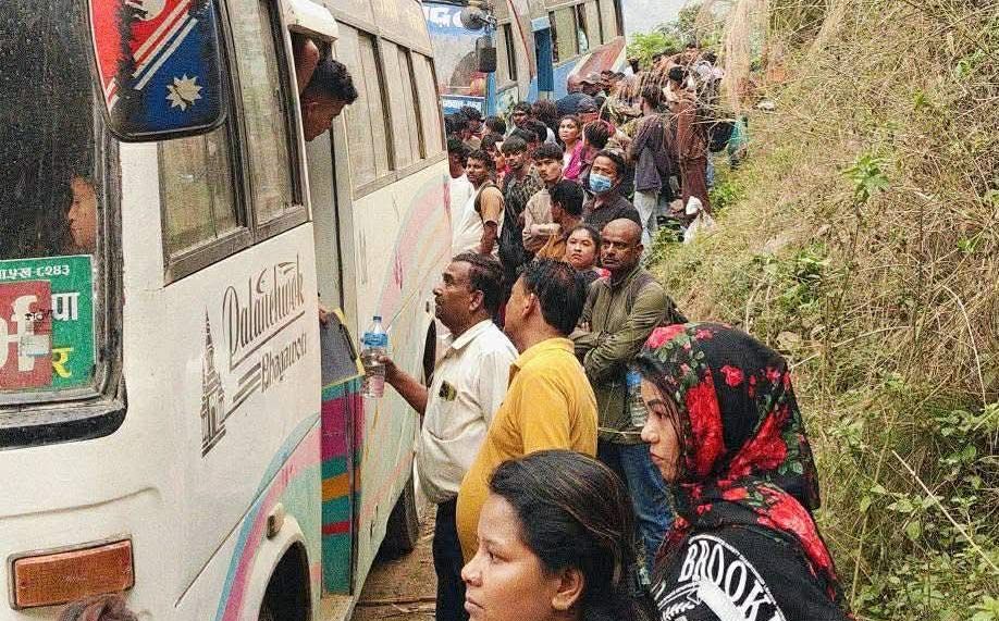 बीपी राजमार्ग बन्द, ४३१ यात्रुको उद्धार, थप यात्रु उद्धार जारी