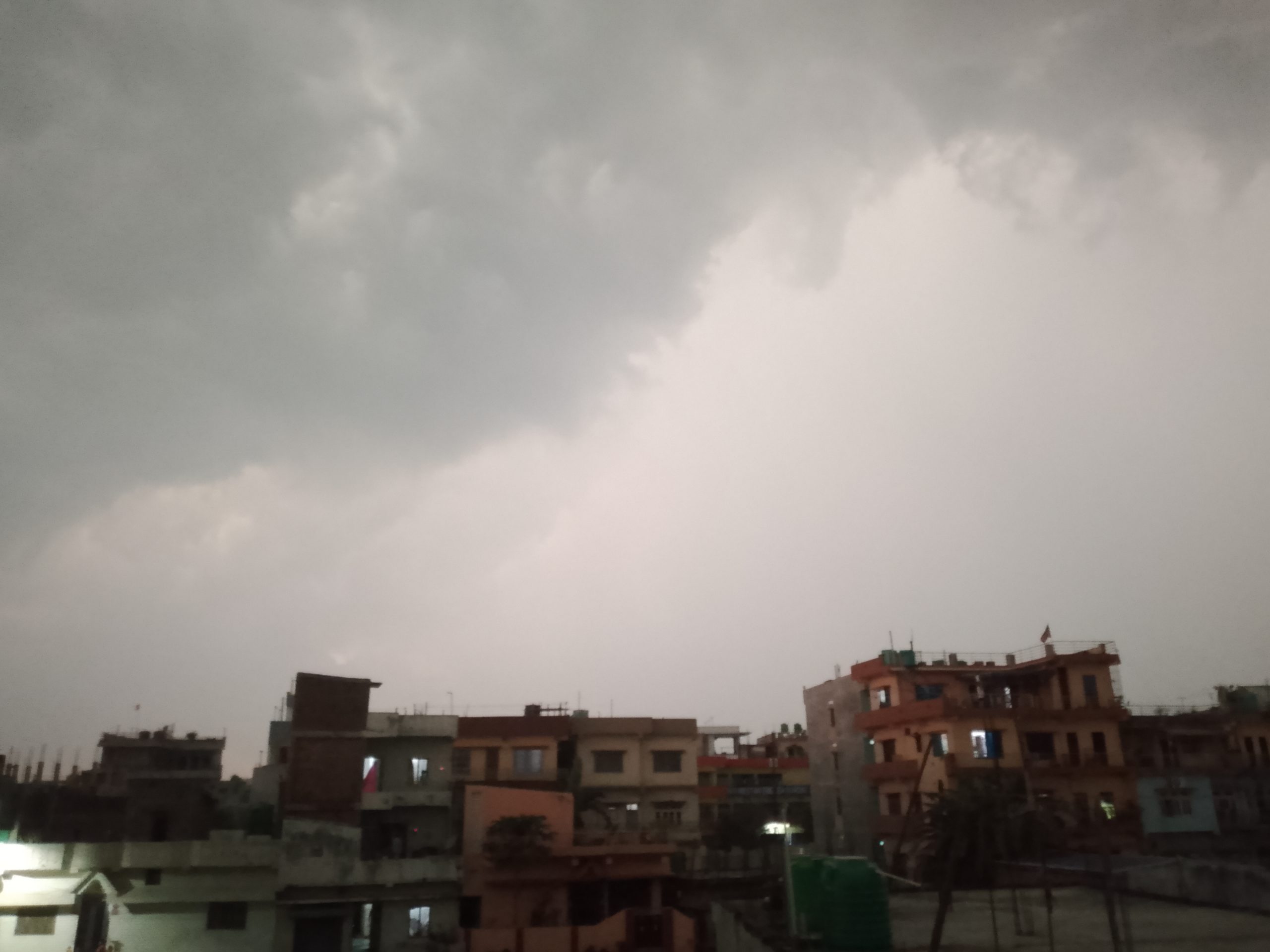 मौसम प्रतिकुलताका कारण पर्सा–बाराका अधिकांश क्षेत्र अन्धकारमय, वर्षा हुँदै 