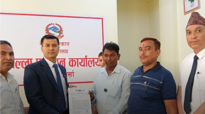 आइतबार बिदा हटाउन अभिभावकको दबाब, पर्सामा प्रशासनलाई ज्ञापनपत्र