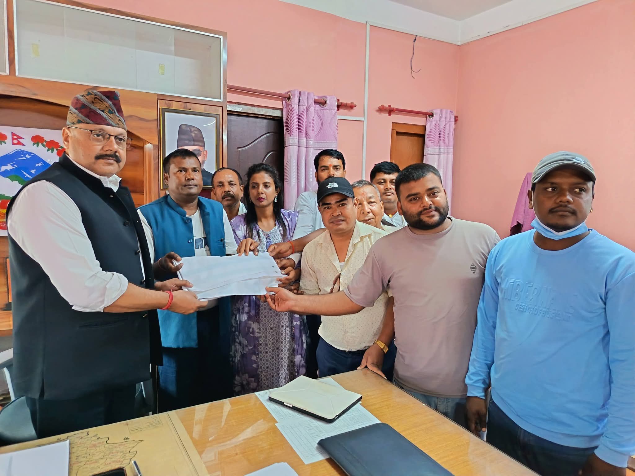 सञ्चारमाध्यममाथिको विभेद अन्त्य गर्न महासंघ बाराको सिडियोमार्फत प्रधानमन्त्रीलाई ज्ञापन